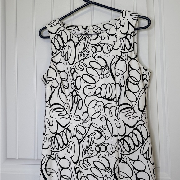 DRESS BARN BLACK & WHITE SLEEVELESS SHIFT DRESS GEOMETRIC PRINT SIZE 10 - Picture 4 of 7